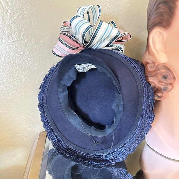 HAUTE MODE 1940S\' NAVY FELT TOPHAT + STRIPED TAFFETA BOWS + STRAW BRIM EDGING main image 7